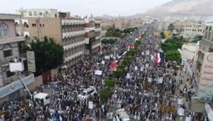 العاصمة صنعاء تشهد مسيرة جماهيرية حاشدة تحت شعار ”أمريكا والسعودية صناع الغلاء”